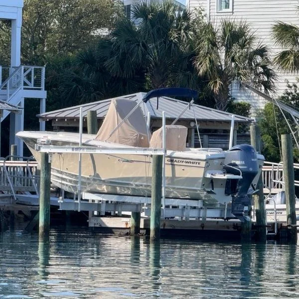 Boat & Boat Lift