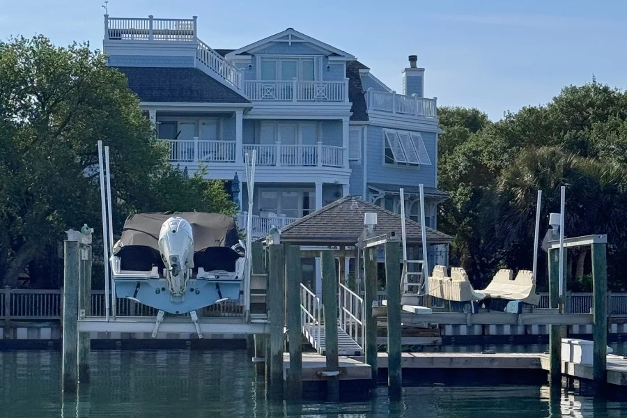 Best Practices for Winterizing Your Boat Lift